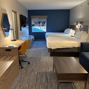 Queen Suite